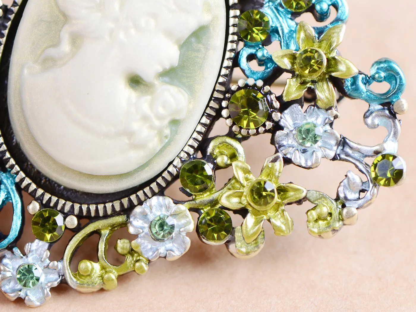 Alilang Diamond-Shape Cameo Crystal Rhinestone Fashionable Antique Inspired Brooch Pin