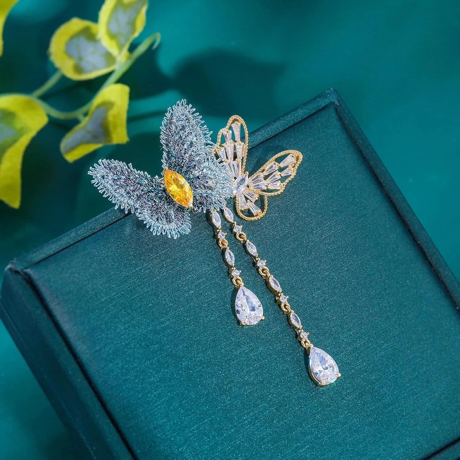 Gold Floral Series Pearl Shells Flower Brooches for Women