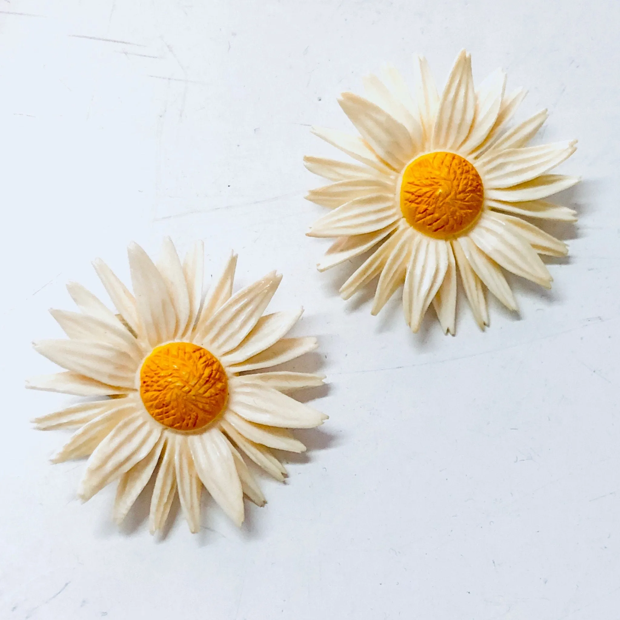 Vintage Brooch, Flower Brooch, Daisy Pin, Set of Two Pins, Made in Germany, Floral Jewelry, Vintage Jewelry, White Brooch, Yellow Brooch
