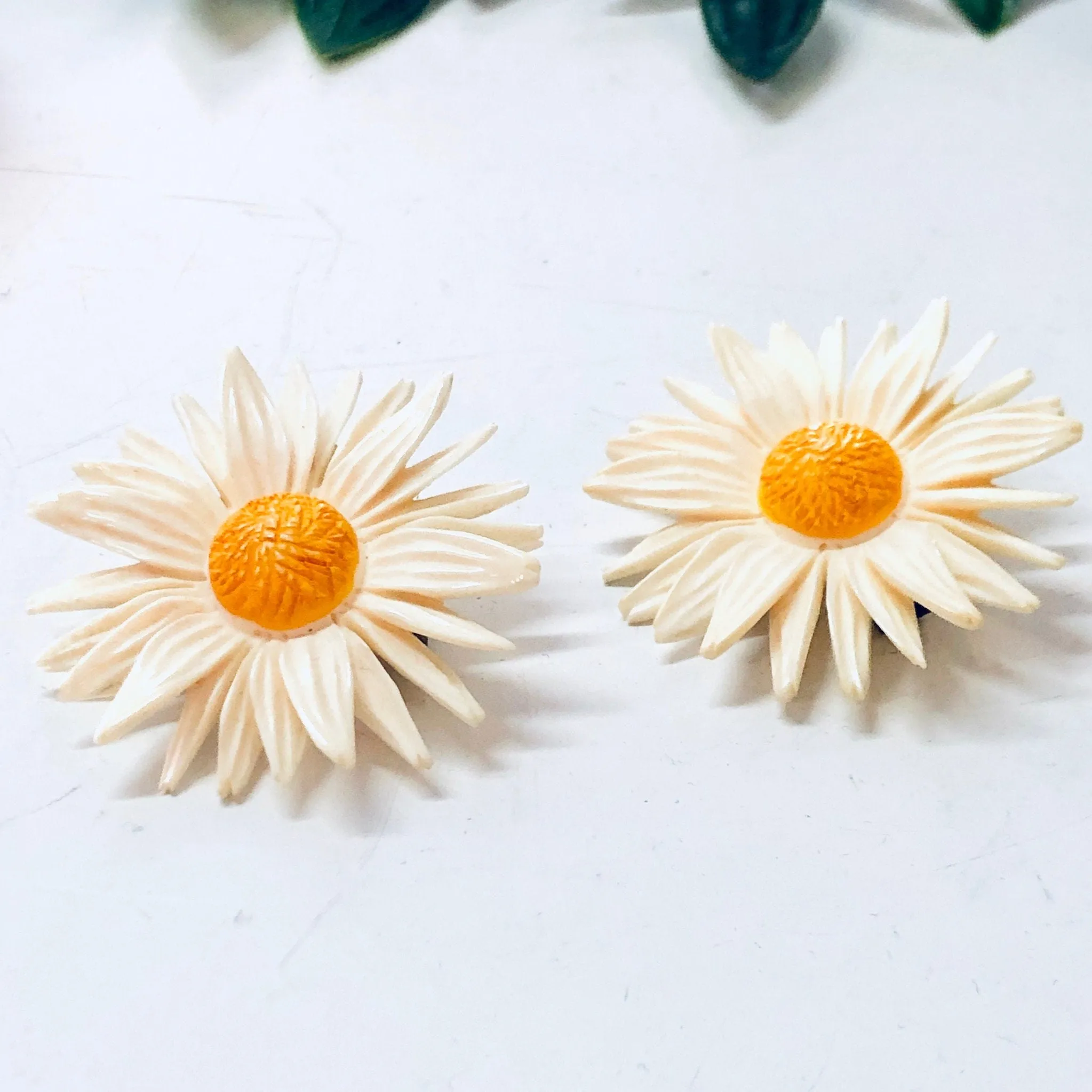 Vintage Brooch, Flower Brooch, Daisy Pin, Set of Two Pins, Made in Germany, Floral Jewelry, Vintage Jewelry, White Brooch, Yellow Brooch