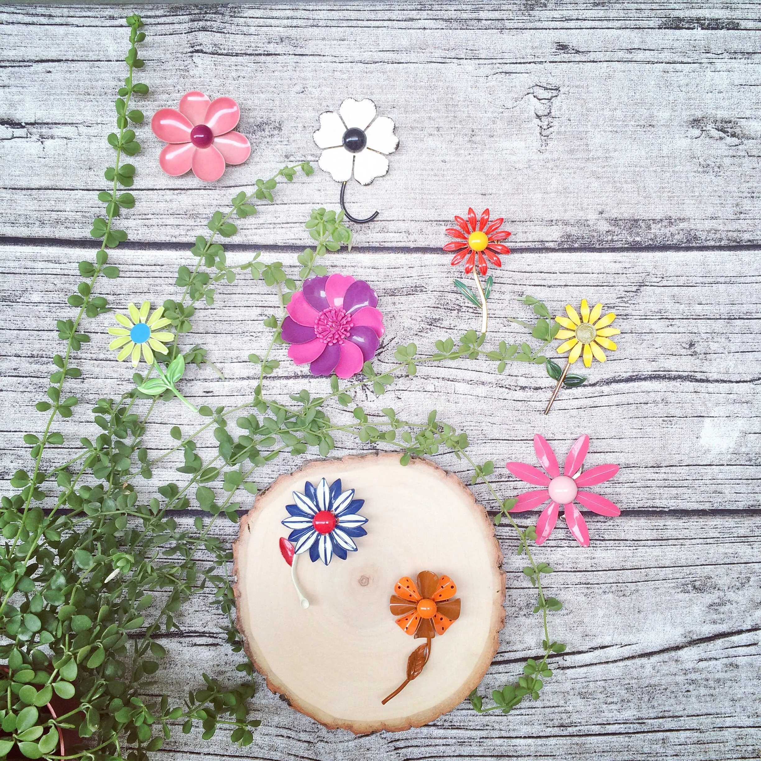 Vintage floral Flower Power Mod enamel brooch | Happy Pink Poppy